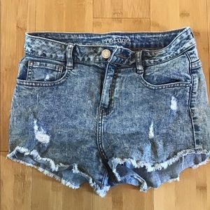 Refuge Distressed Jean Shorts Size 4